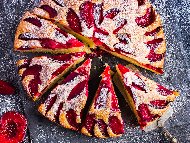 Рецепта Пухкав домашен кекс / сладкиш със сезонни плодове (праскови, ягоди, малини или банани) и портокалови кори